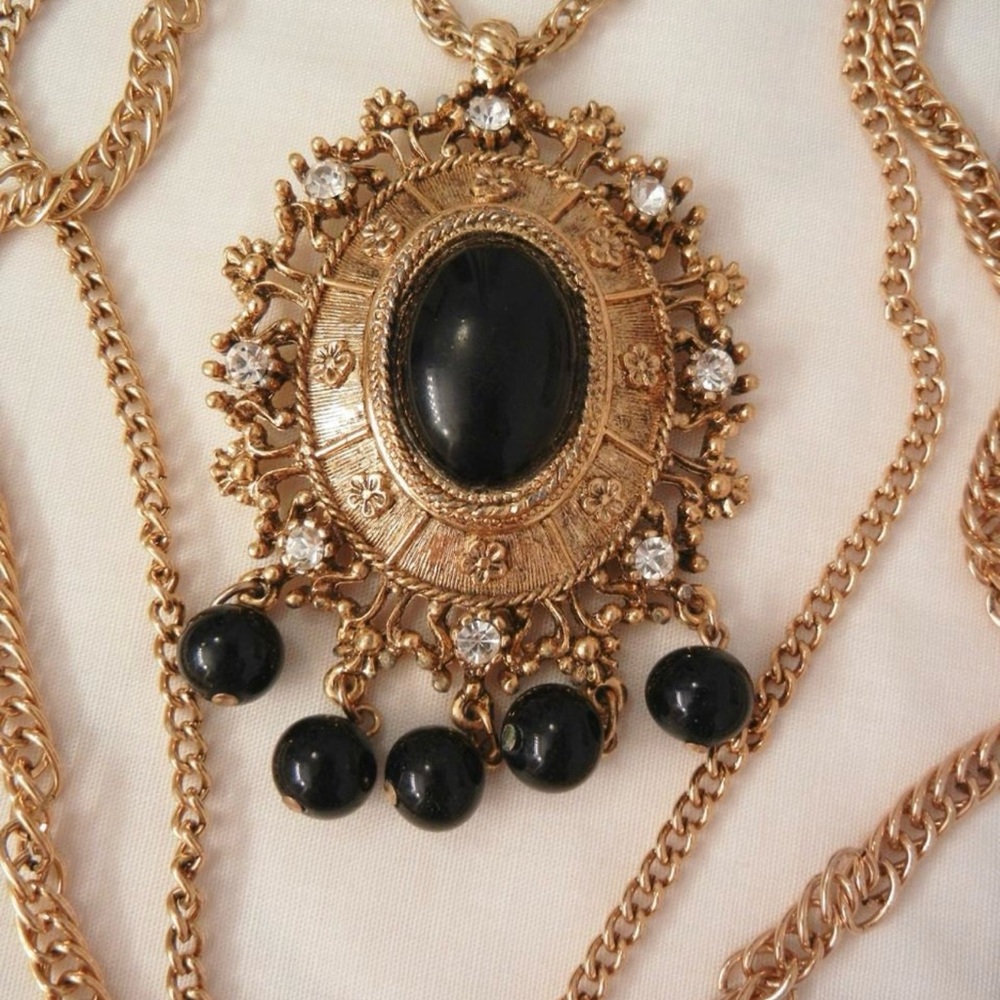 VTG Gold and Black Dangle Pendant Necklace